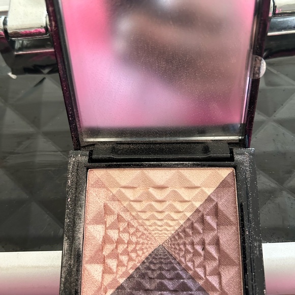 Makeup - Picture 4 of 6